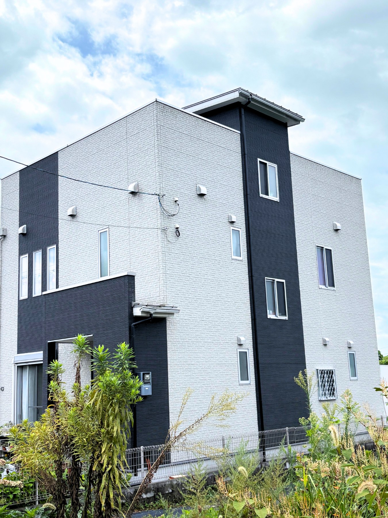 洗浄後:汚れが落ちて明るくなった住宅の外壁